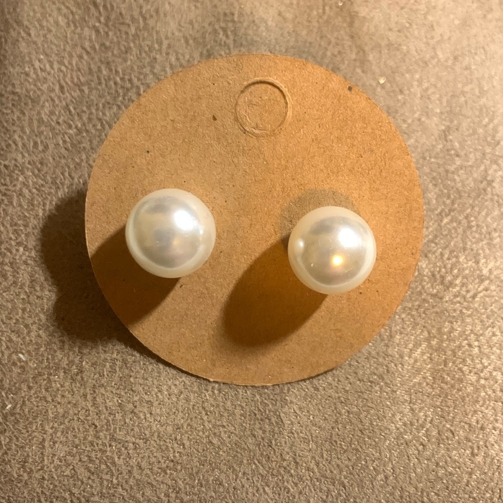 ⭐️*2/$10*⭐️ White Round Imitation Pearl Stud Earrings-BRAND NEW